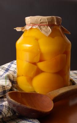 Canned Peaches in Syrup